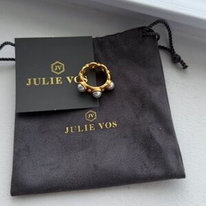 Julie Vos Ring